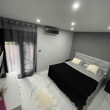 Apartman Sun شقة *